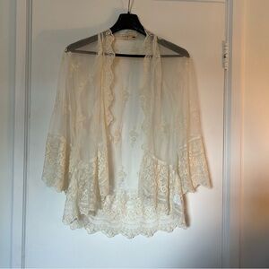 AMERICAN EAGLE IVORY LACE KIMONO